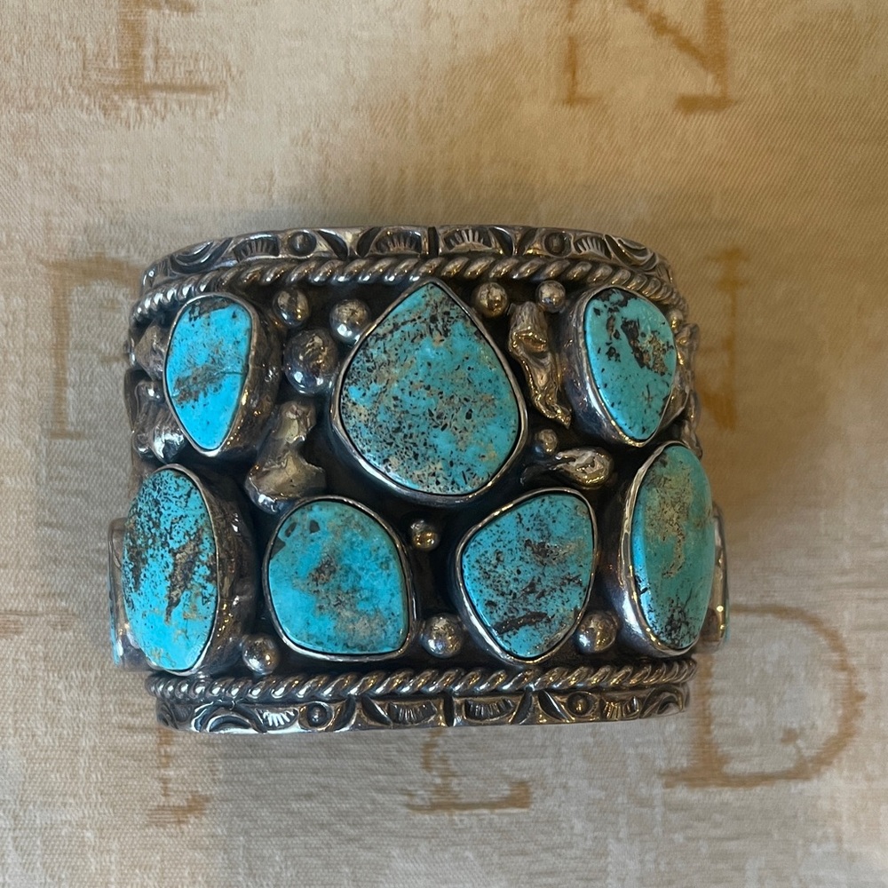 Turquoise and Sterling Silver Native American cuff bracelet. Unisex